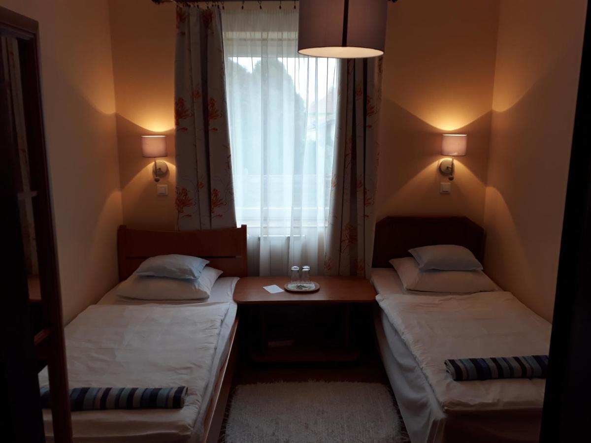 Szilvia Panzio Gyomaendrod Bed and Breakfast Buitenkant foto
