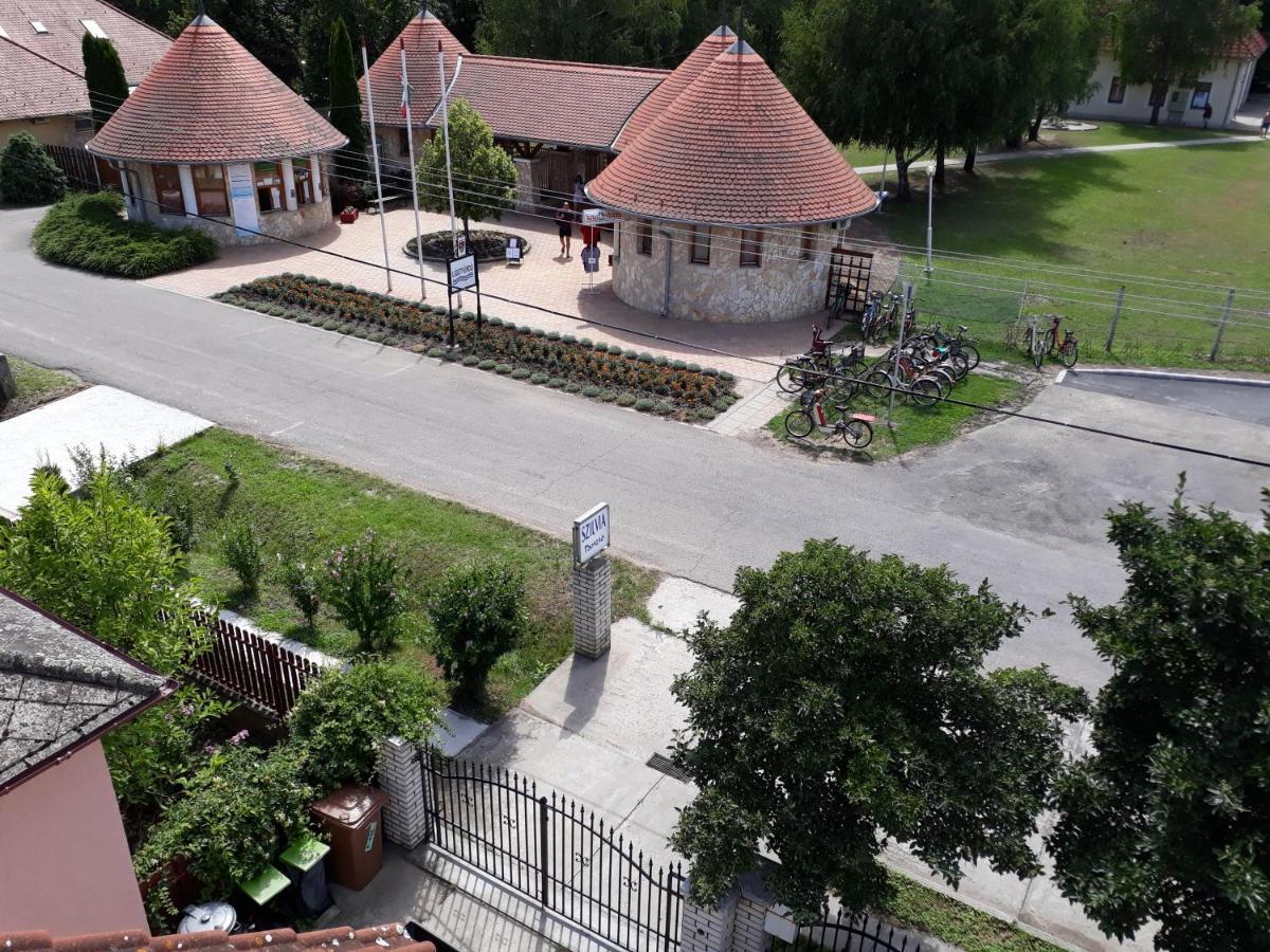 Szilvia Panzio Gyomaendrod Bed and Breakfast Buitenkant foto
