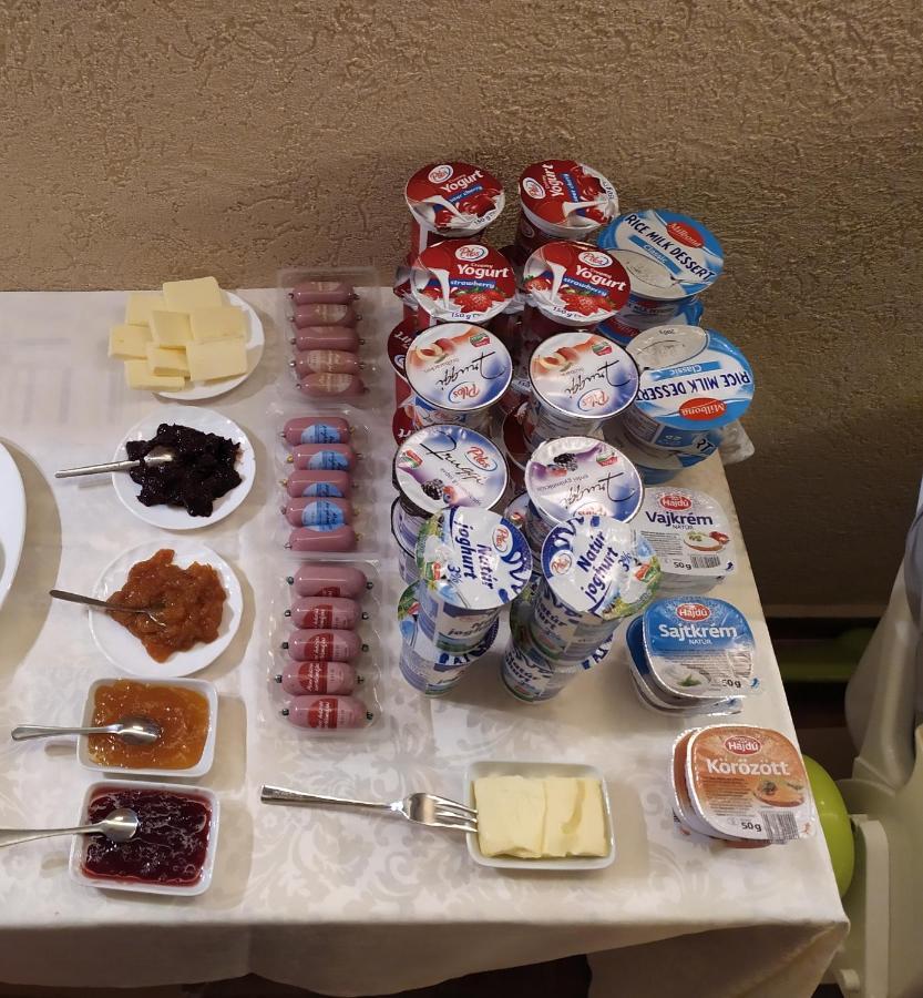 Szilvia Panzio Gyomaendrod Bed and Breakfast Buitenkant foto