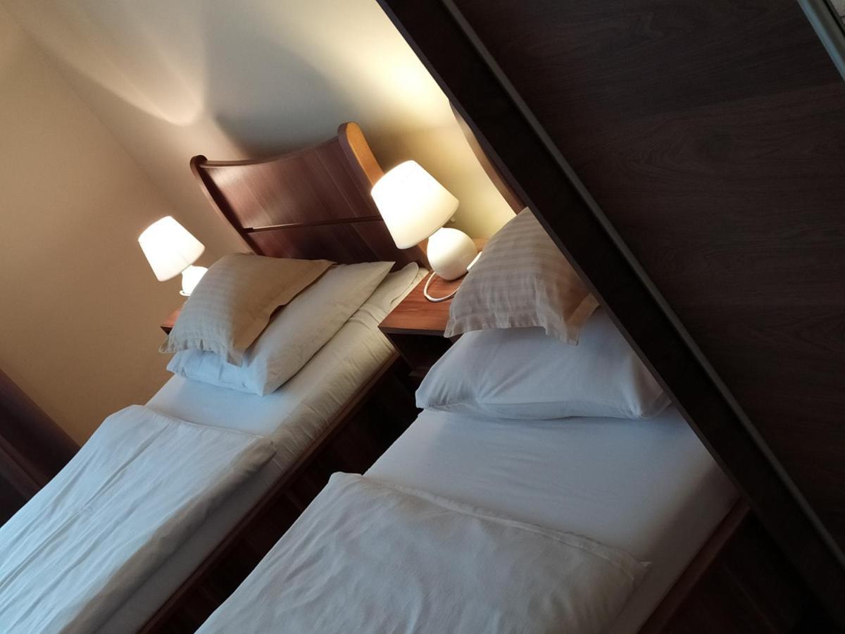 Szilvia Panzio Gyomaendrod Bed and Breakfast Buitenkant foto