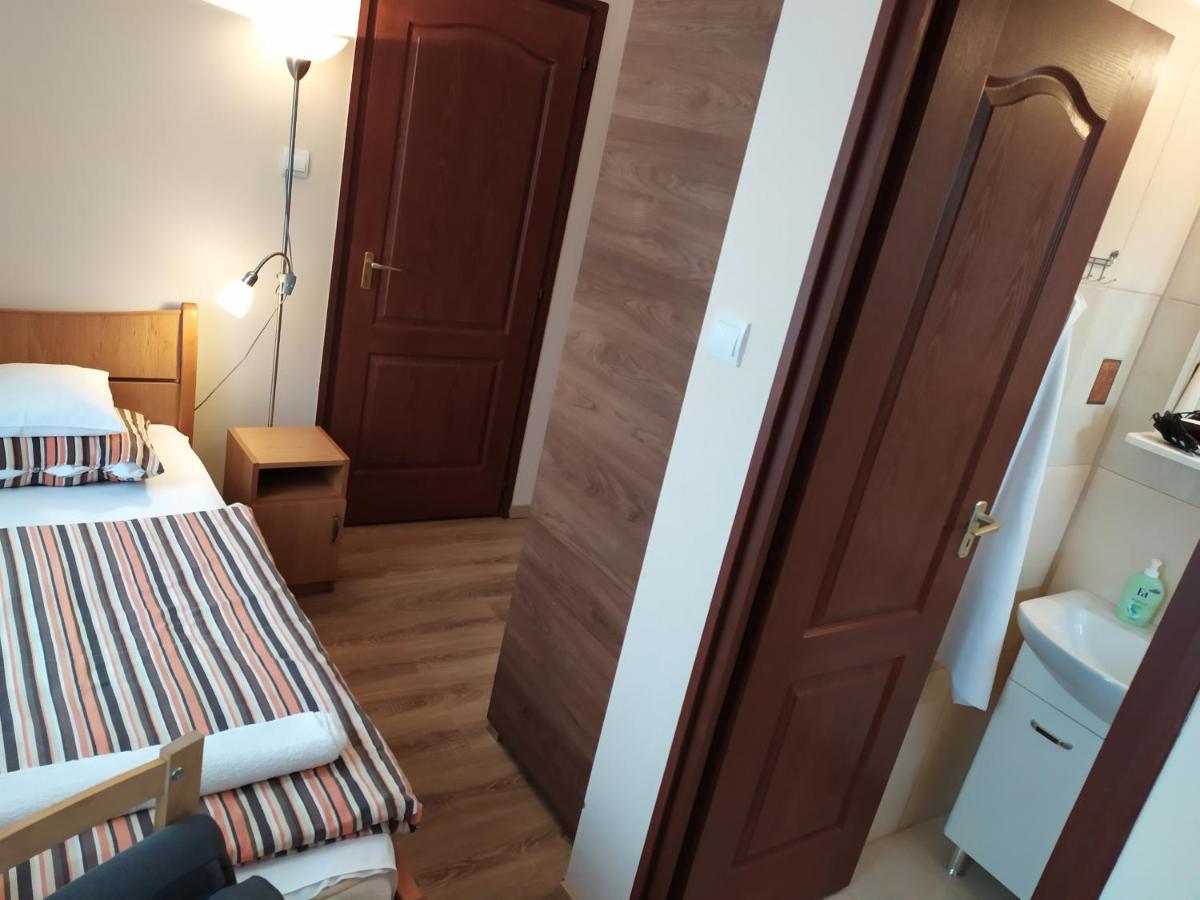 Szilvia Panzio Gyomaendrod Bed and Breakfast Buitenkant foto