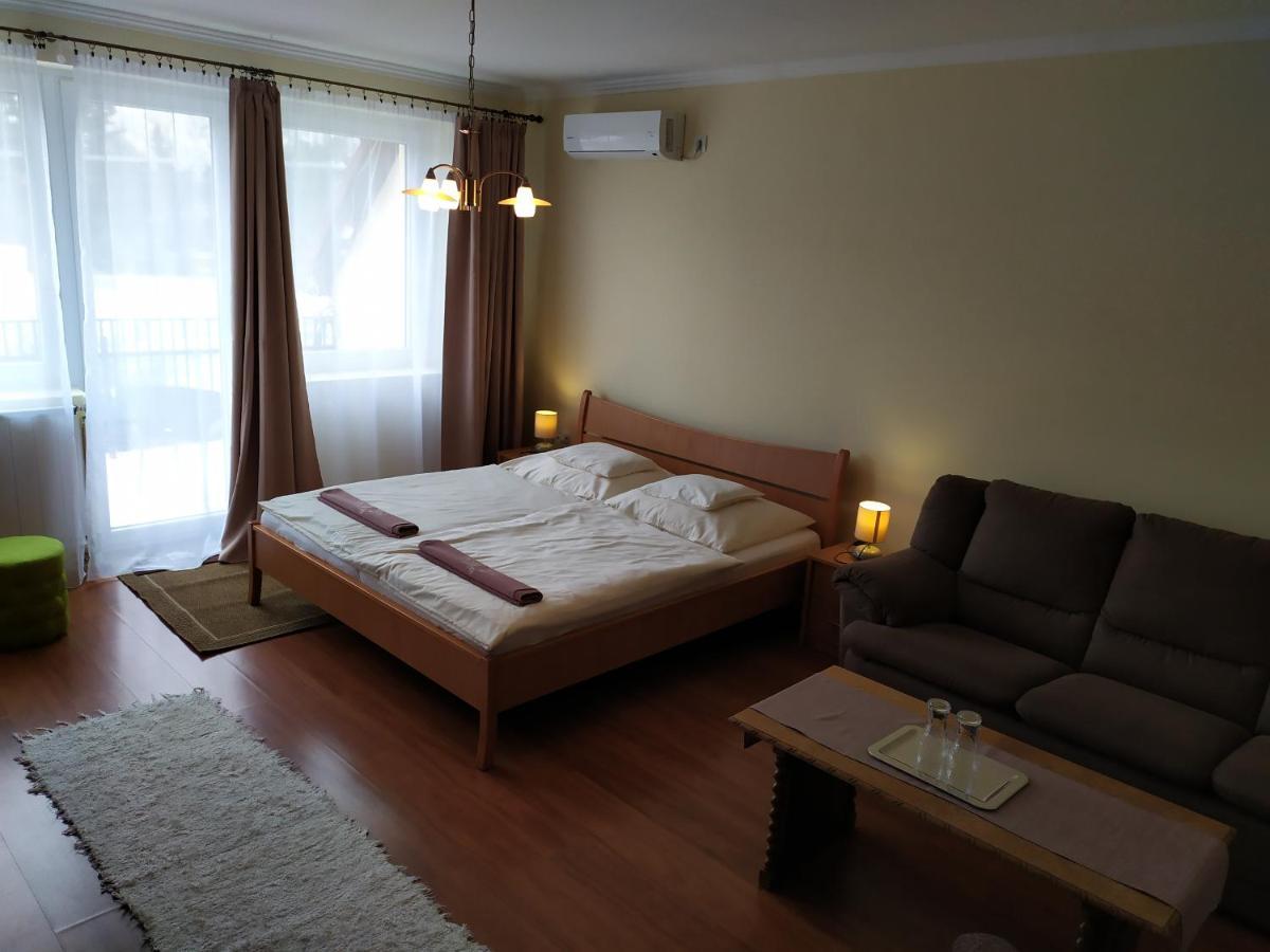 Szilvia Panzio Gyomaendrod Bed and Breakfast Buitenkant foto