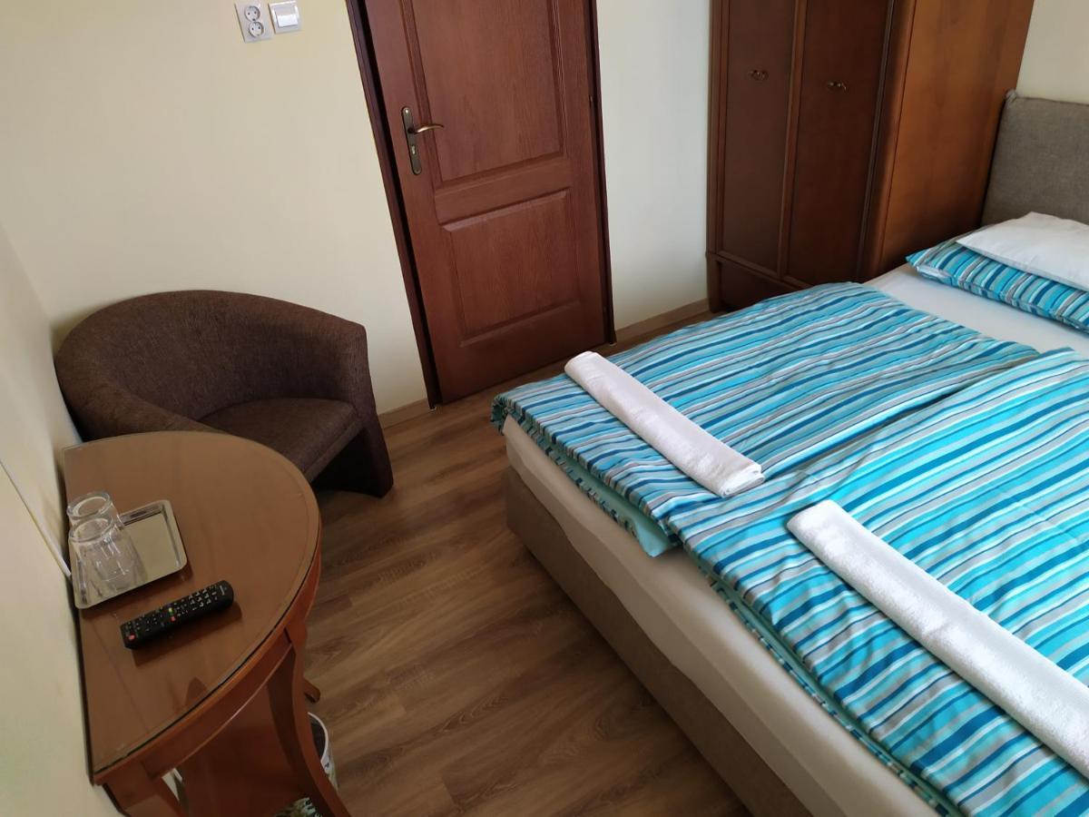 Szilvia Panzio Gyomaendrod Bed and Breakfast Buitenkant foto