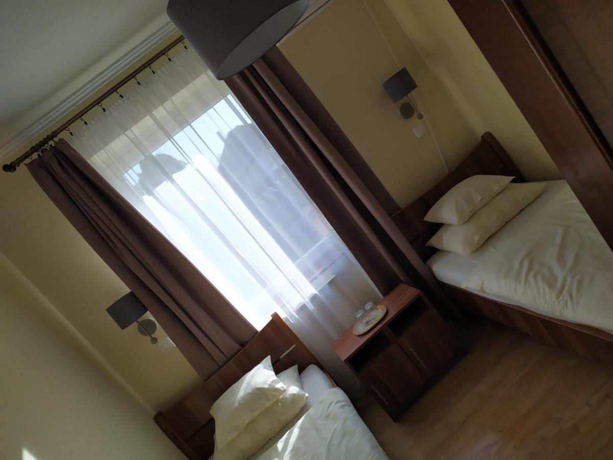Szilvia Panzio Gyomaendrod Bed and Breakfast Buitenkant foto
