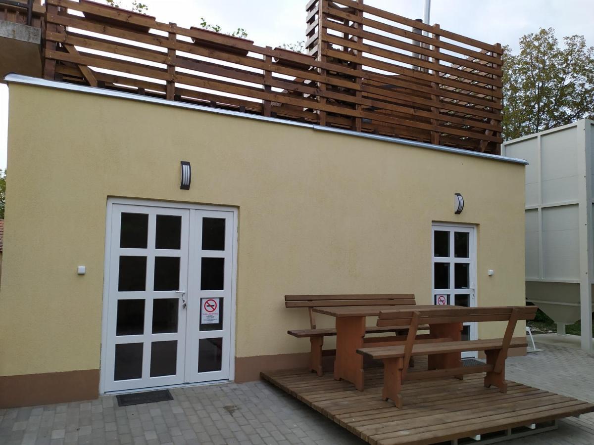 Szilvia Panzio Gyomaendrod Bed and Breakfast Buitenkant foto