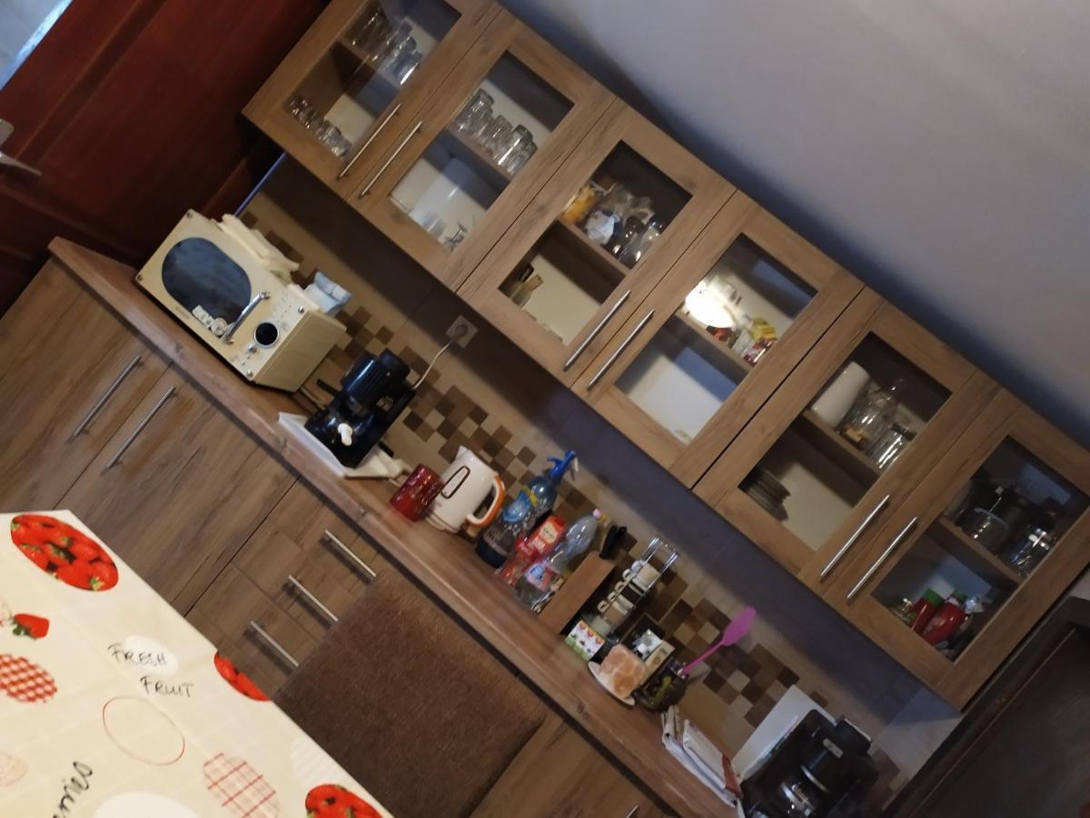 Szilvia Panzio Gyomaendrod Bed and Breakfast Buitenkant foto