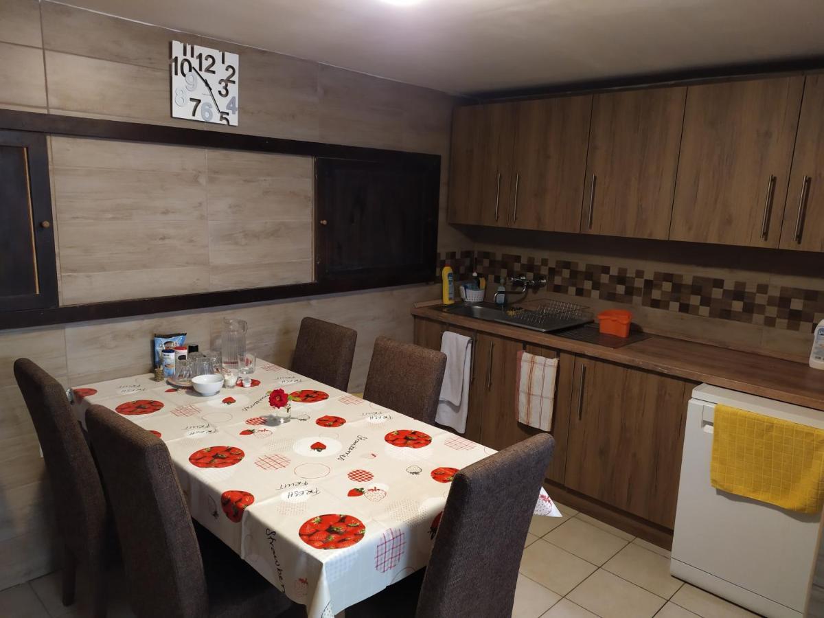 Szilvia Panzio Gyomaendrod Bed and Breakfast Buitenkant foto