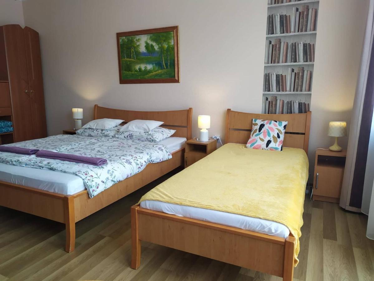 Szilvia Panzio Gyomaendrod Bed and Breakfast Buitenkant foto