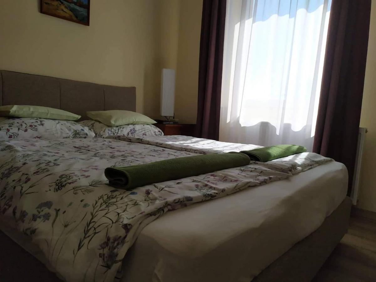 Szilvia Panzio Gyomaendrod Bed and Breakfast Buitenkant foto