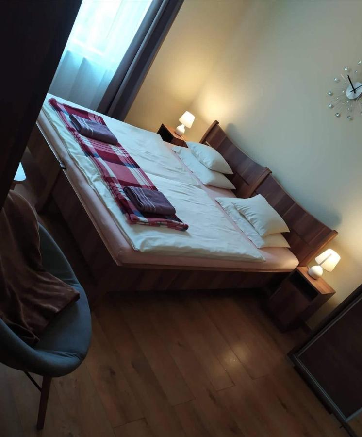 Szilvia Panzio Gyomaendrod Bed and Breakfast Buitenkant foto