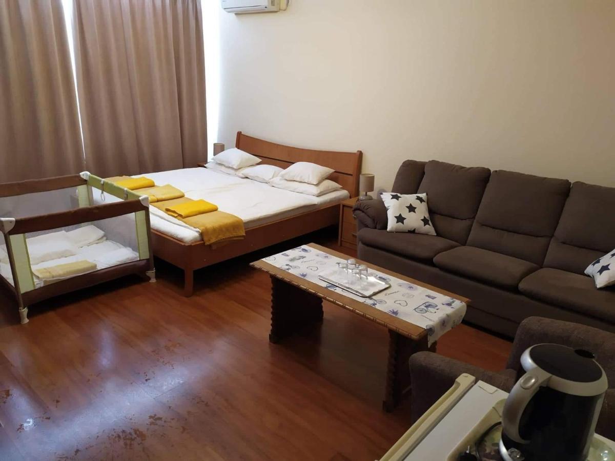 Szilvia Panzio Gyomaendrod Bed and Breakfast Buitenkant foto