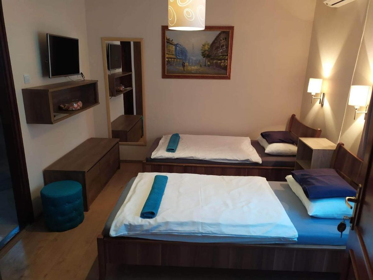 Szilvia Panzio Gyomaendrod Bed and Breakfast Buitenkant foto