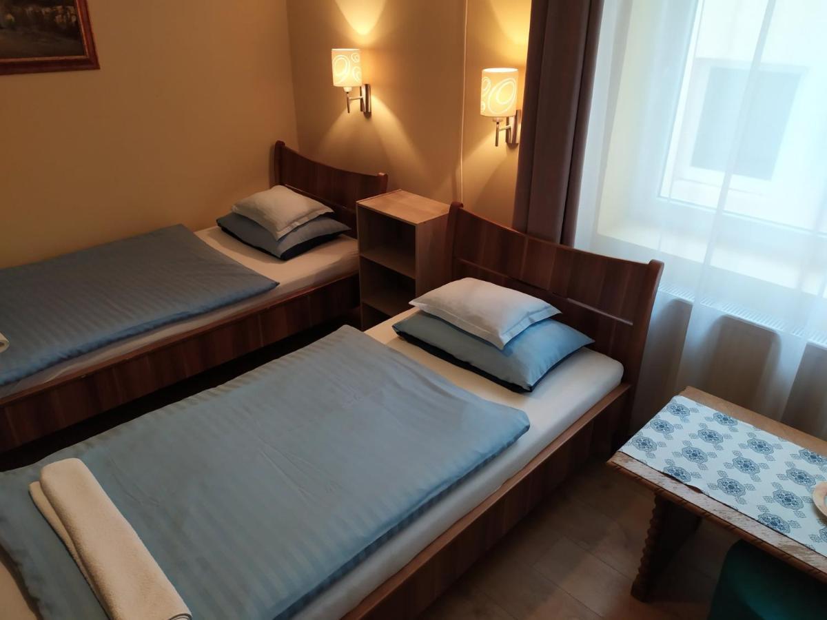Szilvia Panzio Gyomaendrod Bed and Breakfast Buitenkant foto