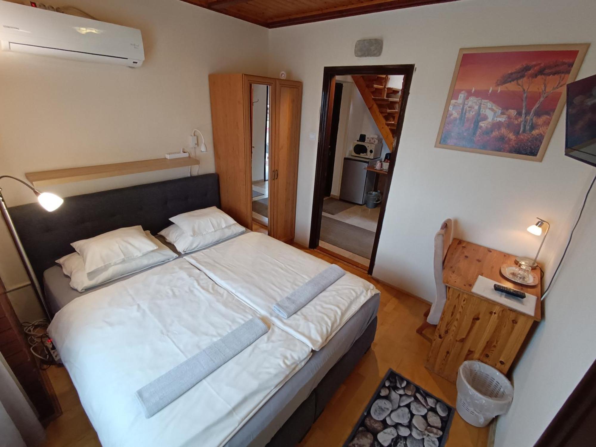 Szilvia Panzio Gyomaendrod Bed and Breakfast Buitenkant foto