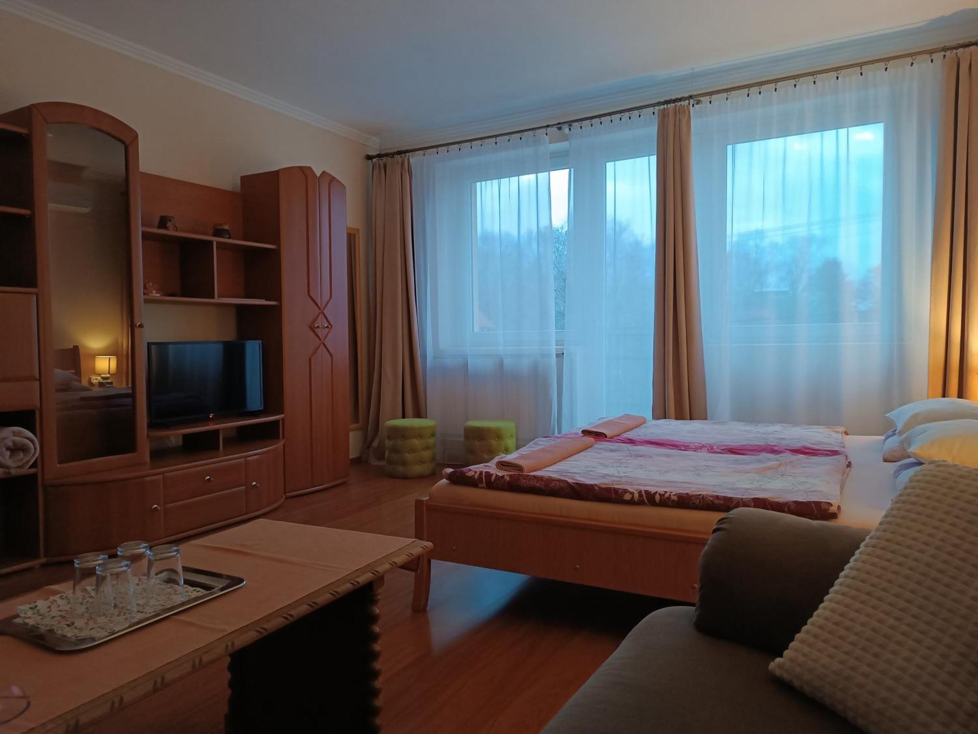 Szilvia Panzio Gyomaendrod Bed and Breakfast Buitenkant foto