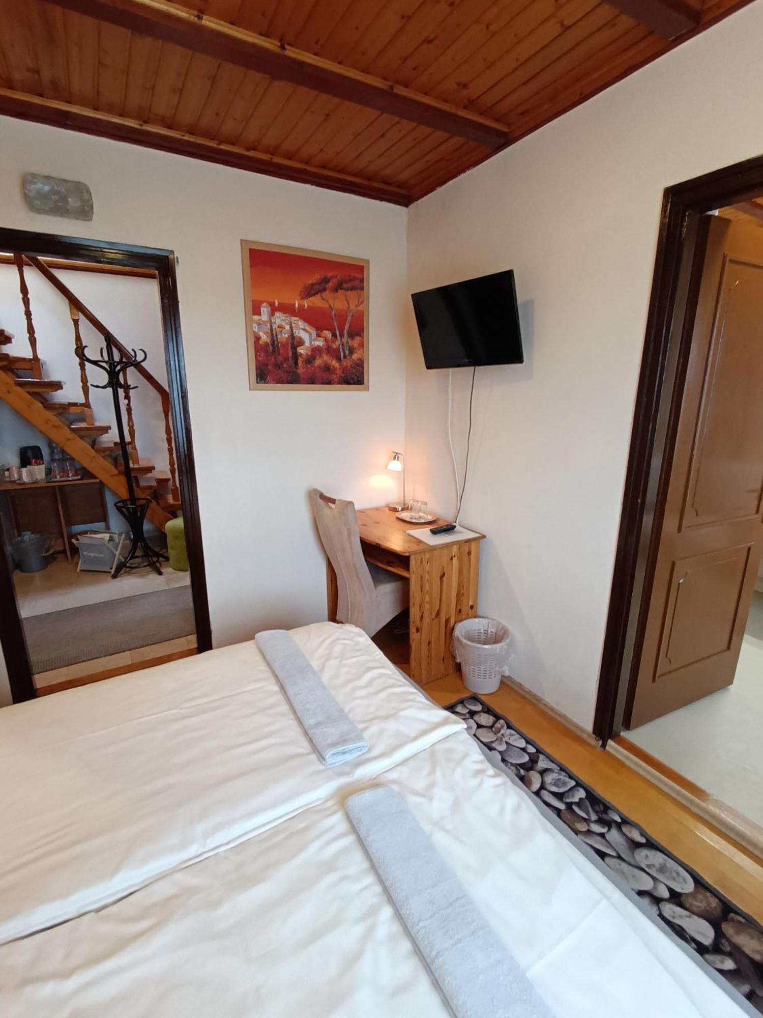 Szilvia Panzio Gyomaendrod Bed and Breakfast Buitenkant foto