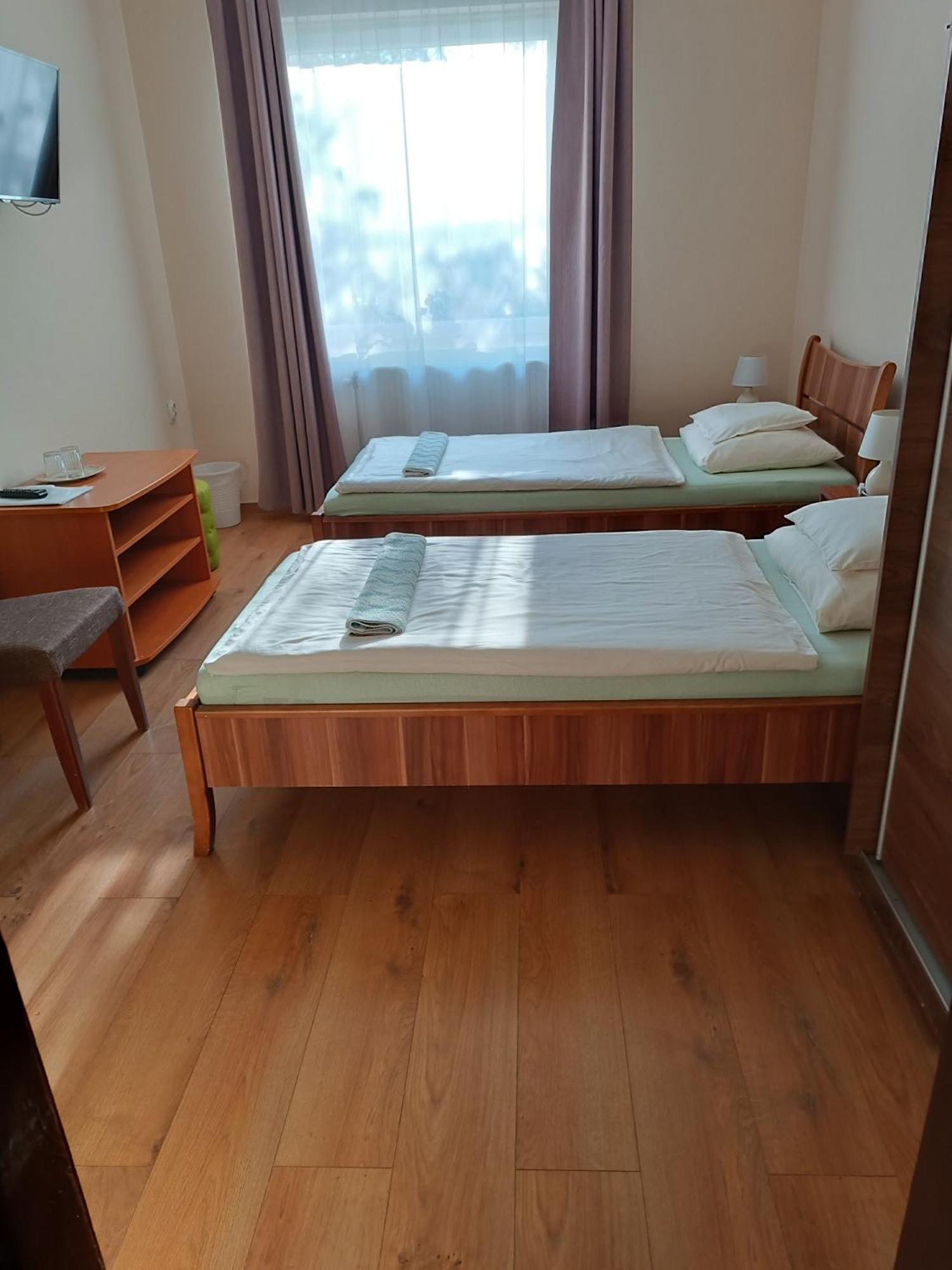 Szilvia Panzio Gyomaendrod Bed and Breakfast Buitenkant foto